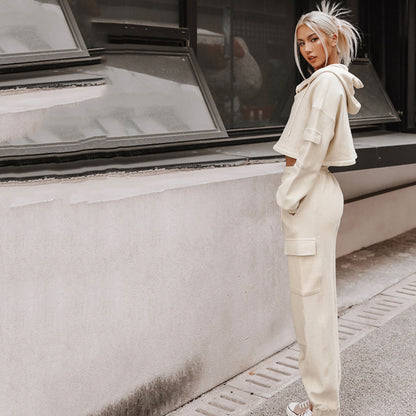 Chic and Style women's sports lounge set with cropped hoodie and wide jogger pants