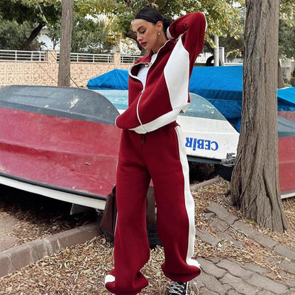 Women's athletic set consisting of a crop top and loose pants Chic und Stil