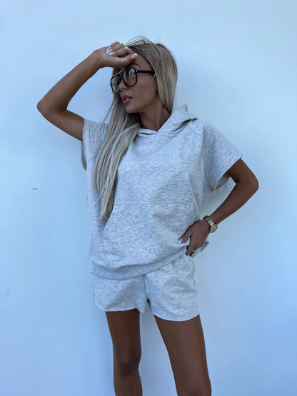 Ensemble de hoodie court à manches courtes décontracté pour femmes avec taille élastique et shorts doux Chic und Stil