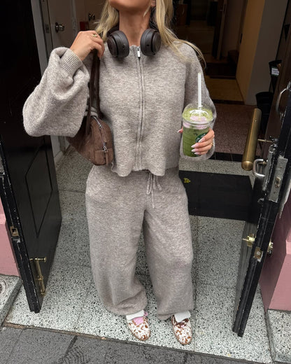 Women comfortable two-piece set with cropped sweatshirt and wide pants Chic and Style