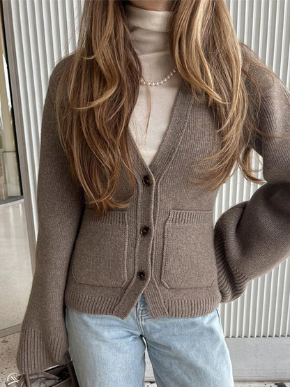 Dames cardigan en tricot décontracté avec une jolie patte de boutonnage et des poches pratiques Chic und Stil