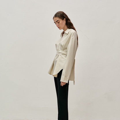 Blouse féminine à la mode avec coupe asymétrique et taille élégante Chic und Stil