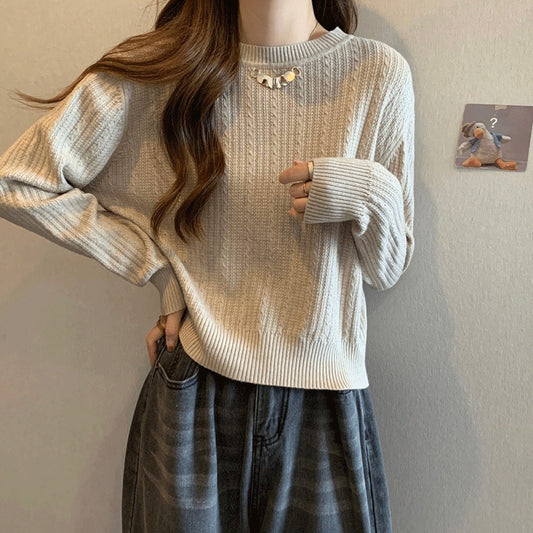 Pull en tricot ample pour femme avec une fine structure à côtes et une élégante décoration de col Chic und Stil