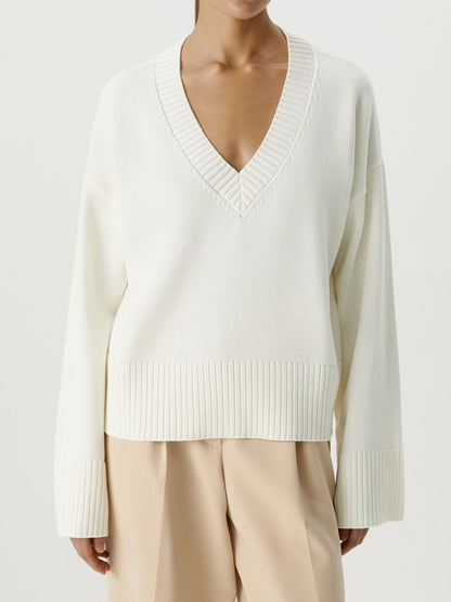 Pull en maille pour femmes avec décolleté en V profond et coupe décontractée Chic und Stil