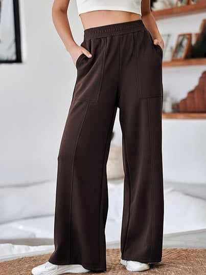 Loose sports pants for women with elastic waistband and practical side pockets Chic and Style