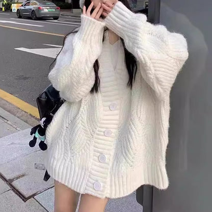 Dames gros tricot cardigan avec des manches surdimensionnées et de grands détails de bouton Chic und Stil