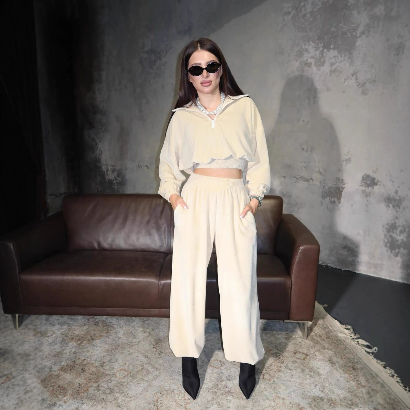 Casual set for women with a short top and comfortable pants Chic and Style