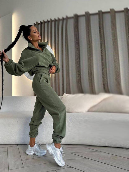 Combinaison confortable et à la mode pour femmes avec un décolleté en V profond Chic und Stil