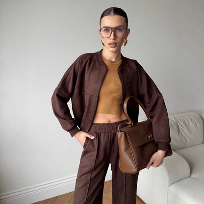 Chic and Style women's sporty lounge set with short jacket and wide pants