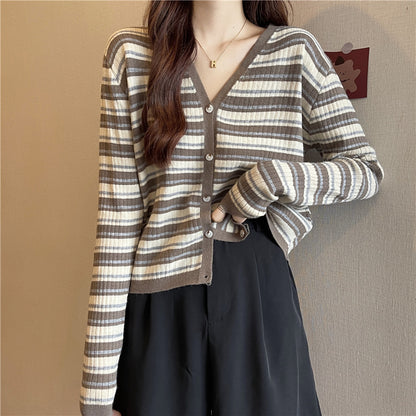 Dames cardigan rayé avec boutons et décolleté en V Chic und Stil