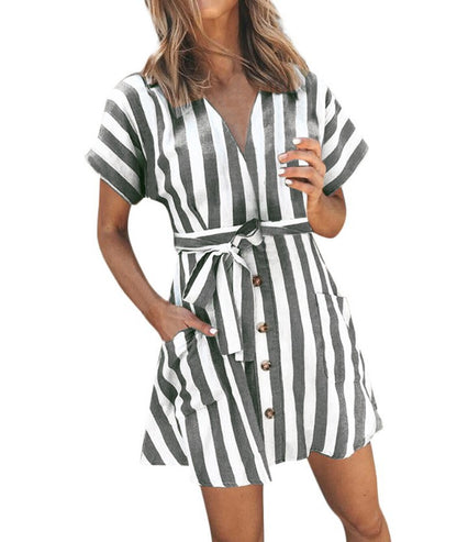 Robes portefeuille pour femmes au look rayé moderne avec boutonnière pratique et ceinture à la taille Chic und Stil