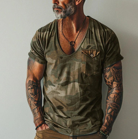 T-shirt à col V pour homme avec poche sur la poitrine et motif camouflage Chic und Stil