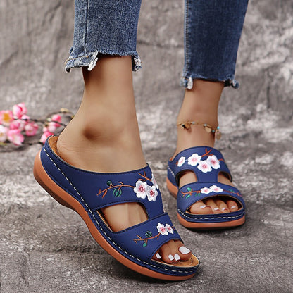 Chaussons confortables pour femmes avec design floral brodé et Semelle anatomique Chic und Stil