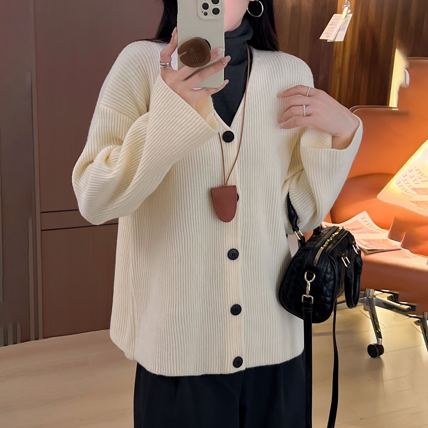 Dames gros tricot cardigan avec poches spacieuses et décolleté en V profond Chic und Stil