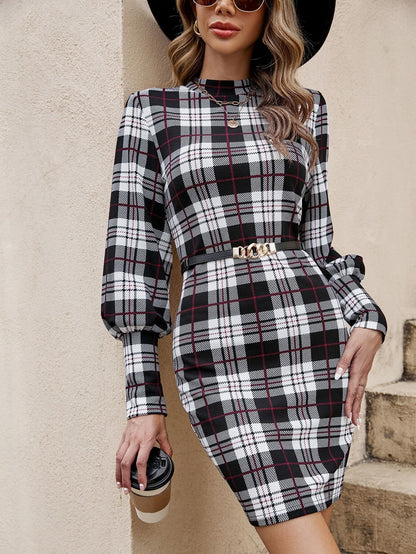 Robe à carreaux ajustée pour femmes avec col monté et manches bouffantes Chic und Stil