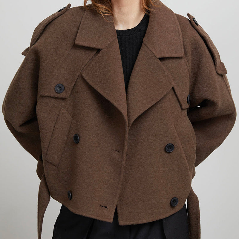 Dame Veste en laine courte style trench avec détails stylés Chic und Stil