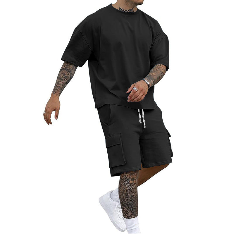 Ensemble de loisirs pour hommes avec t-shirt oversized et shorts cargos Chic und Stil