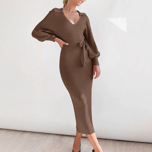 Robe en tricot pour femmes avec ceinture à la taille et joli décolleté en V Chic und Stil