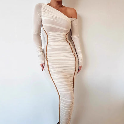 Robe portefeuille ajustée pour femmes avec coupe asymétrique et détails de volants raffinés Chic und Stil