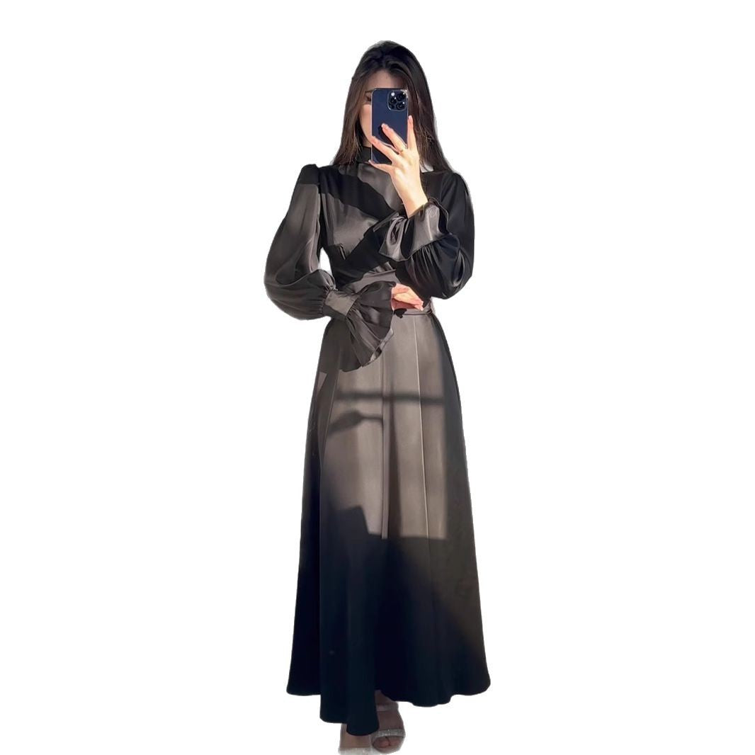 Femmes Robe maxi élégante avec des manches bouffantes voluminaires et une surface en satin de haute qualité Chic und Stil