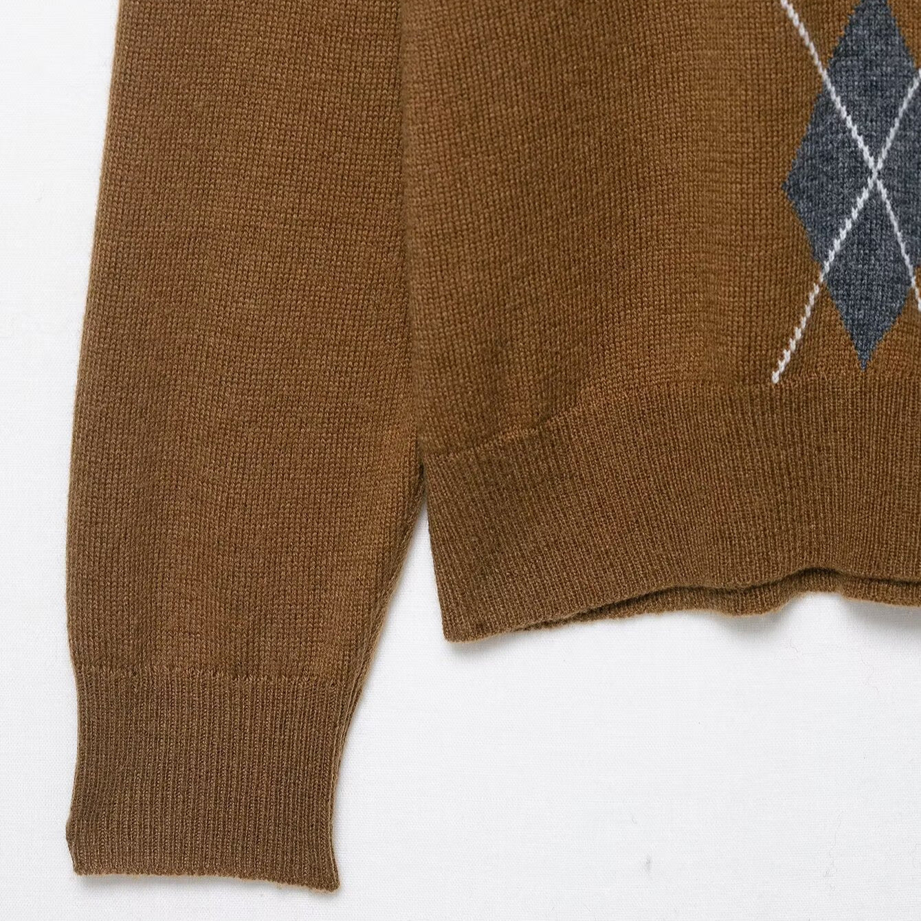 Pull à tricoter pour dames avec un motif en losanges tendance et un col polo classique Chic und Stil