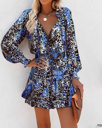Dames Robe mini ludique avec motif coloré et détails volantés Chic und Stil