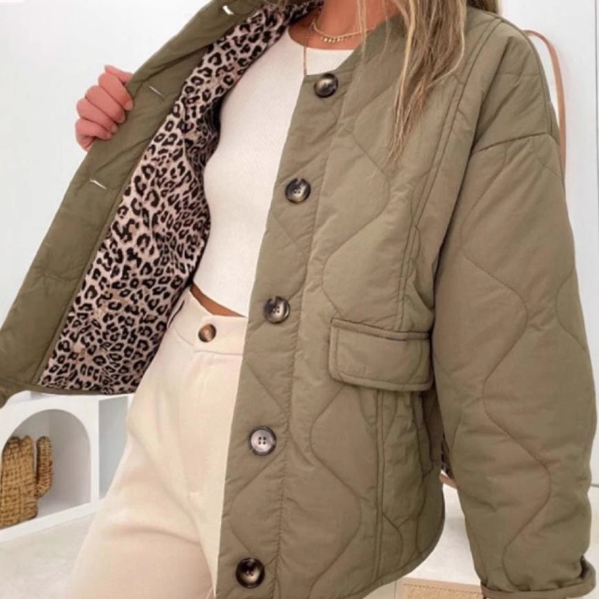 Dames doudoune avec détail en motif léopard Chic und Stil