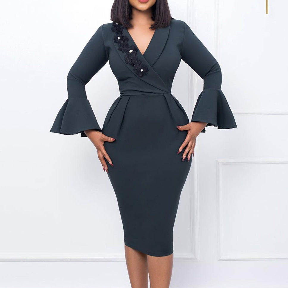 Robe portefeuille dames avec des manches volantées et des accents floraux Chic und Stil