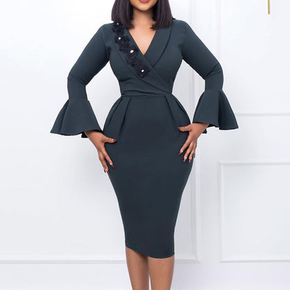 Robe portefeuille dames avec des manches volantées et des accents floraux Chic und Stil