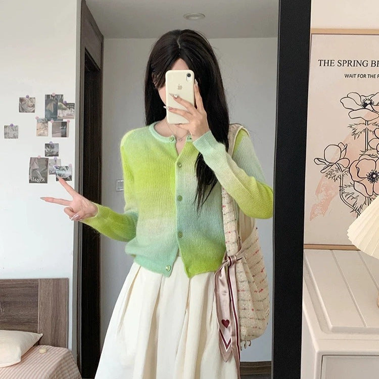 Cardigan pour femmes avec une fine texture ombrée et des boutons pratiques Chic und Stil