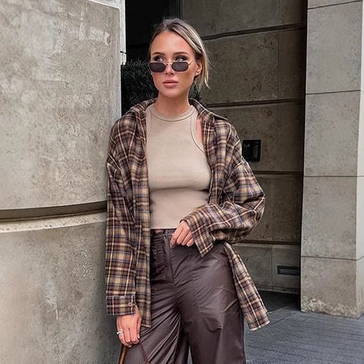 Blouse en flanelle à carreaux pour femmes avec une coupe élégante et des manches confortables Chic und Stil