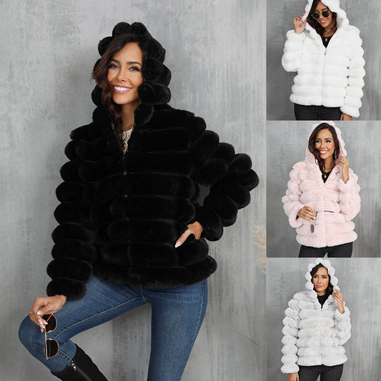 Veste à capuche pour femmes en fausse fourrure avec motif texturé Chic und Stil