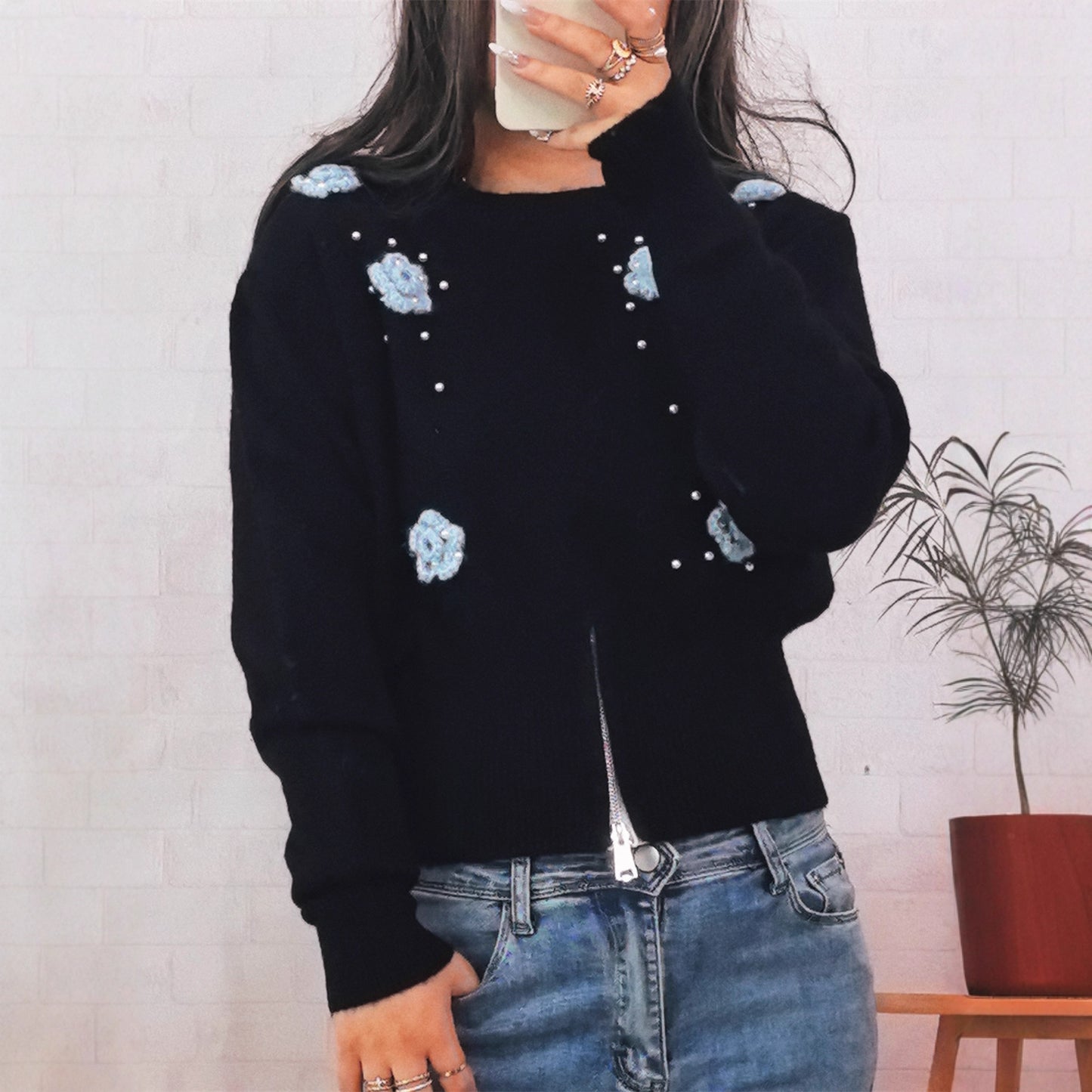 Pull en tricot pour femmes avec des appliqués floraux et des perles brillantes Chic und Stil