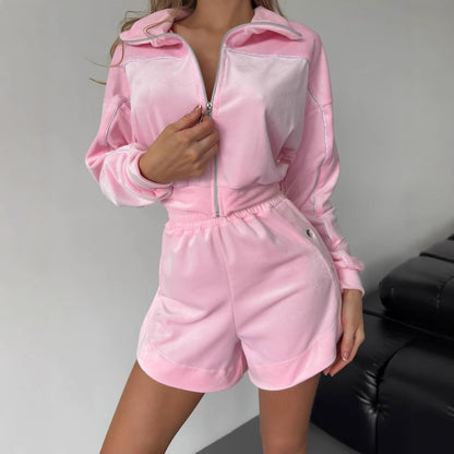 Ensemble de crop top en velours et shorts sportif pour dames Chic und Stil