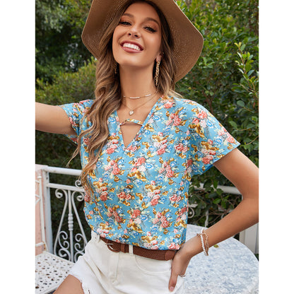 Top blouse pour femmes avec design floral et décolleté en V Chic und Stil