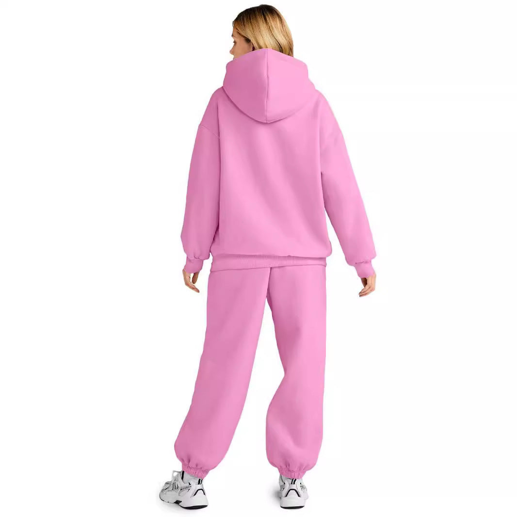 Comfortable women's hoodie and jogger pants set in soft fleece Chic und Stil