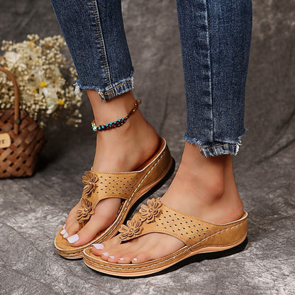 Sandales à brides pour dames avec une élégante application florale et un soutien de pied anatomique Chic und Stil