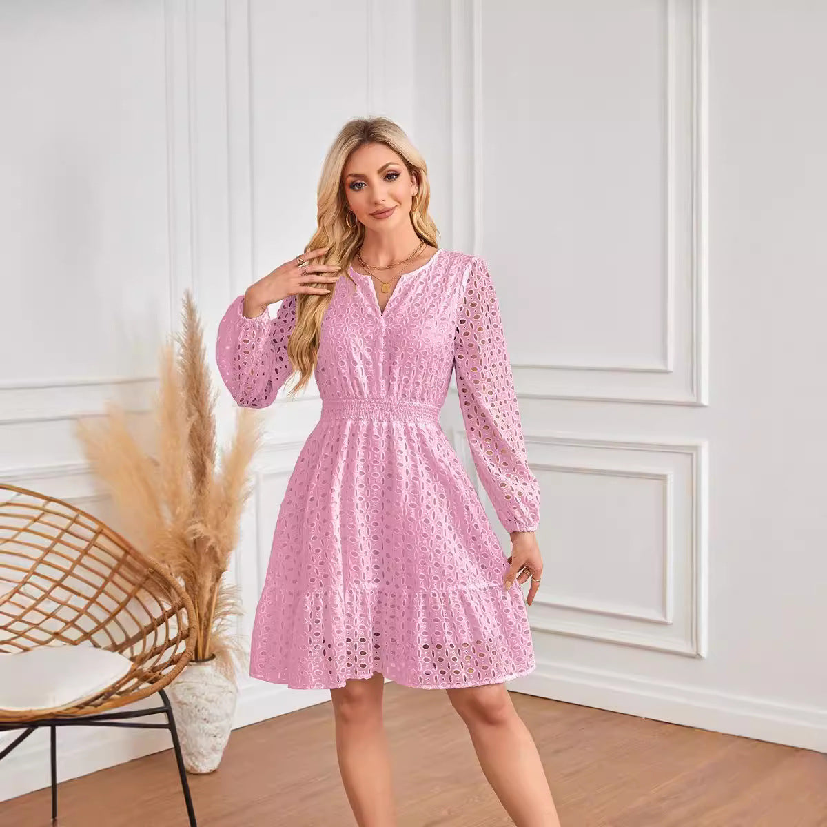 Dame vêtement avec motif de trou Chic und Stil