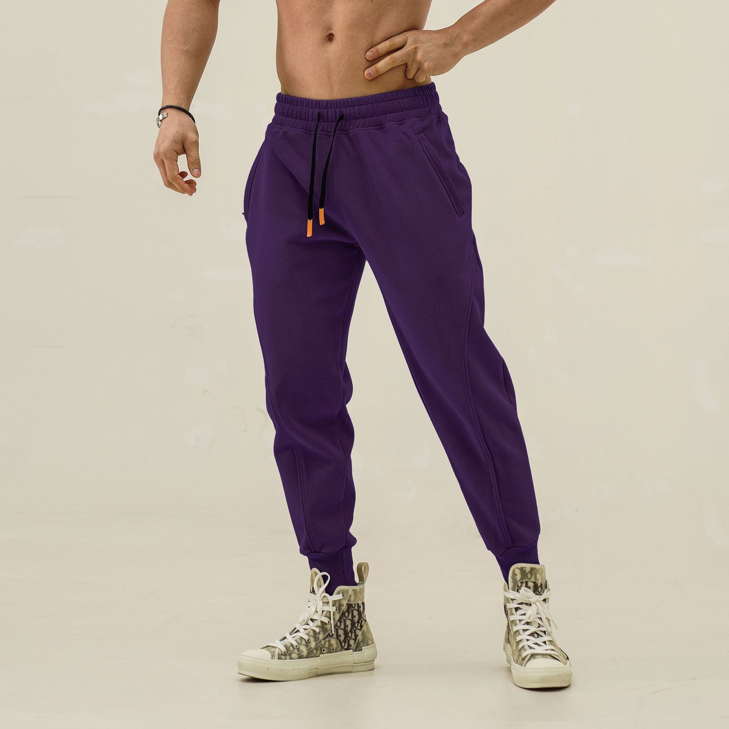 Men's sports pants with elastic waistband and side zip pockets Chic and Style