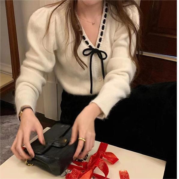 White / Nothing to translate.