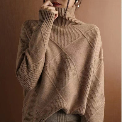 Pull femme à col montant tendance avec une optique structurée Chic und Stil