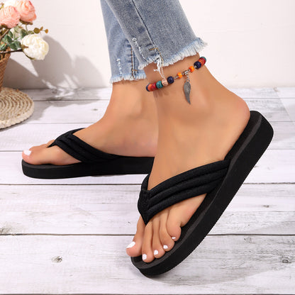 Sandales compensées pour femmes confortables avec des bandes élégantes et une semelle robuste Chic und Stil
