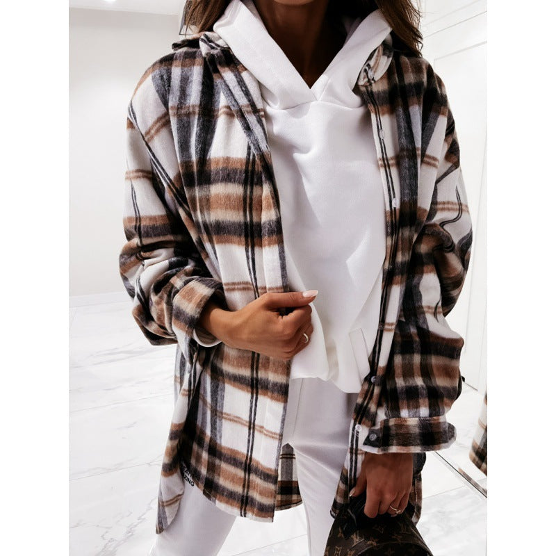 Oversized checked jacket for women with a soft fleece feel and a relaxed fit Chic and Style