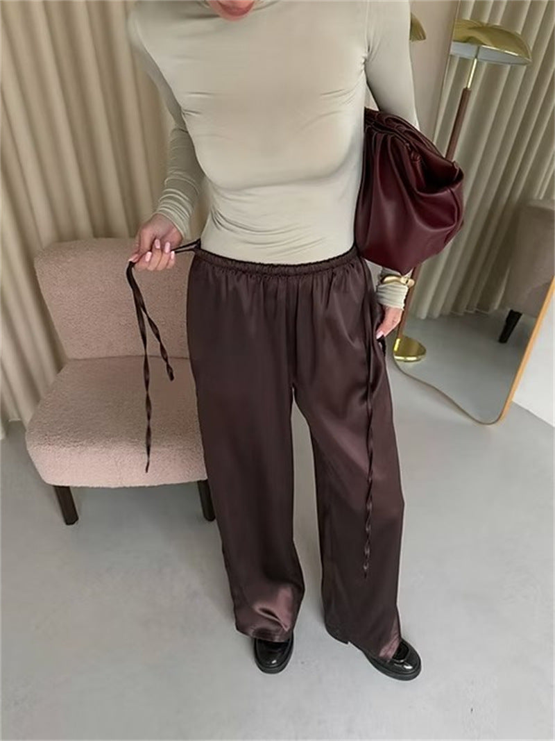 Elegant satin pants for women with wide leg Chic und Stil