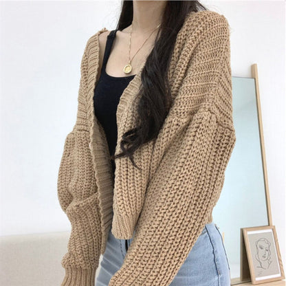 Dames cardigan court avec décolleté en V profond et détails de bouton spéciaux Chic und Stil