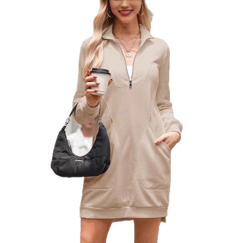 Robe décontractée pour femmes avec col haut et poches latérales à ouverture.