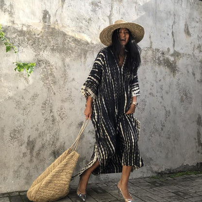 Robe maxi femme avec un motif batik stylé et des fentes latérales Chic und Stil
