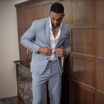 Costume élégant pour homme avec une coupe légère et un col étroit Chic und Stil