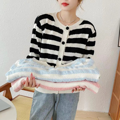 Dames Pull-over en tricot douillet avec des rayures maritimes Chic und Stil