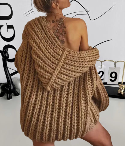 Dames gros tricot hoodie-jacket avec coupe oversized et col profond Chic und Stil